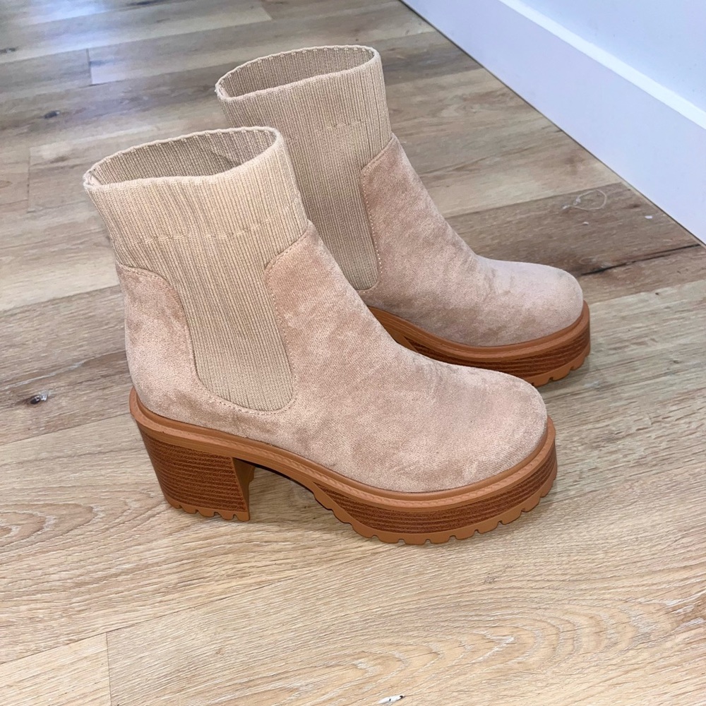 Women’s suede boots. SHEIN Size 7 Tan platform ankle boots